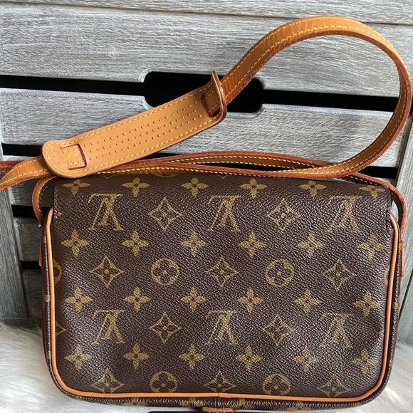 Authentic Vintage Louis Vuitton Saint Germain 23. - Picture 4 of 16